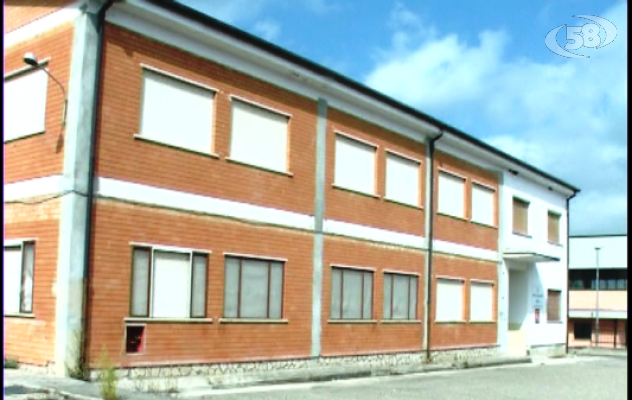 Frigento, scuola inagibile. I genitori protestano/VIDEO