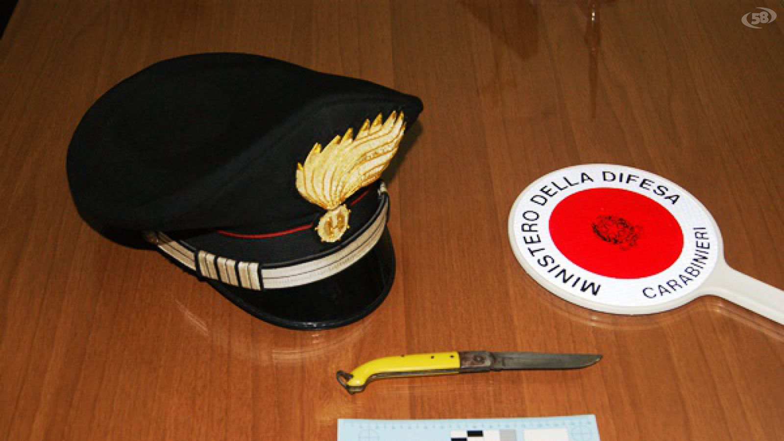 carabinieri coltello