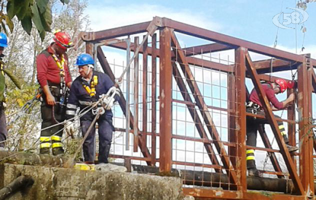 Alto Calore, arginata perdita su un ponte del Sabato