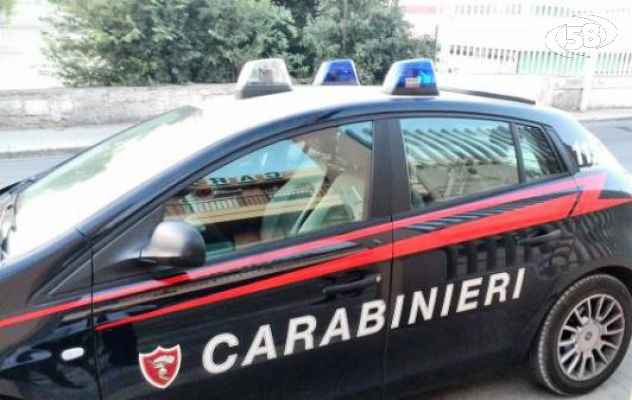 Minacce e molestie alla ex moglie, divieto di dimora per un pregiudicato