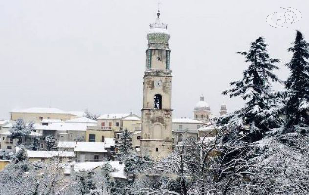 FOTO/Irpinia sotto la neve. Disagi ovunque. Avellino in tilt