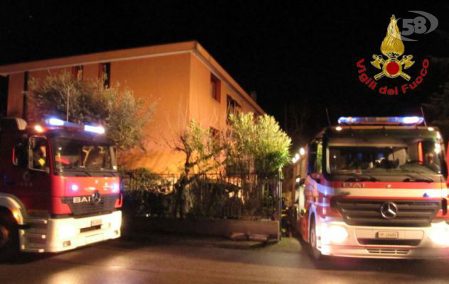 Notte di paura in città: in fiamme villa nei pressi del Partenio/VIDEO