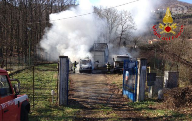 Esplosione investe operaio e provoca un incendio: tragedia sfiorata