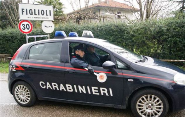 Ruba auto nella piazza di Montoro: denunciato 31enne