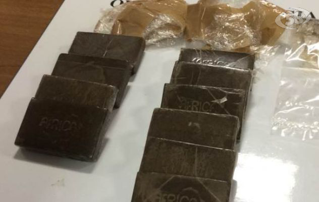 Spaccio e detenzione, arrestati 4 arianesi: beccati con un kilo di hashish