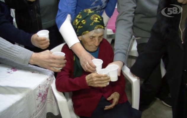 Grottaminarda, grande festa per Giuseppa: spente 100 candelineVIDEO