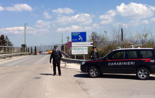Ubriaco sfreccia in auto da Ariano a Grotta: beccato
