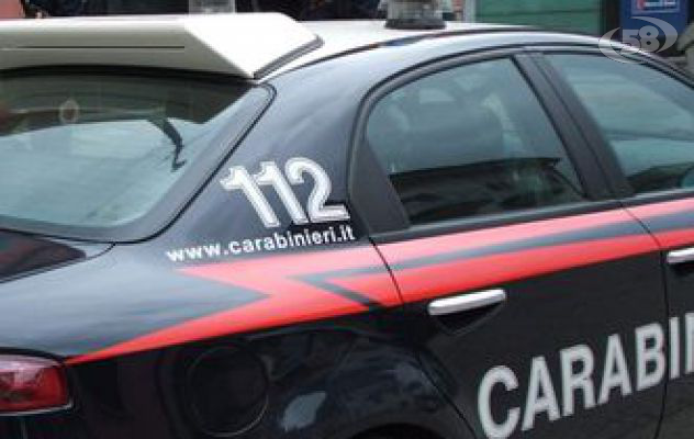 Ruba 1500 euro dall'auto di un imprenditore: arrestato