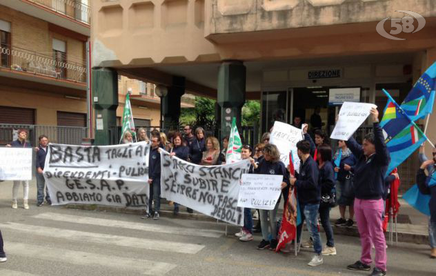 Ospedali Ariano, Bisaccia e Sant'Angelo: addetti alle pulizie in sciopero. Ferrante rassicura/VIDEO