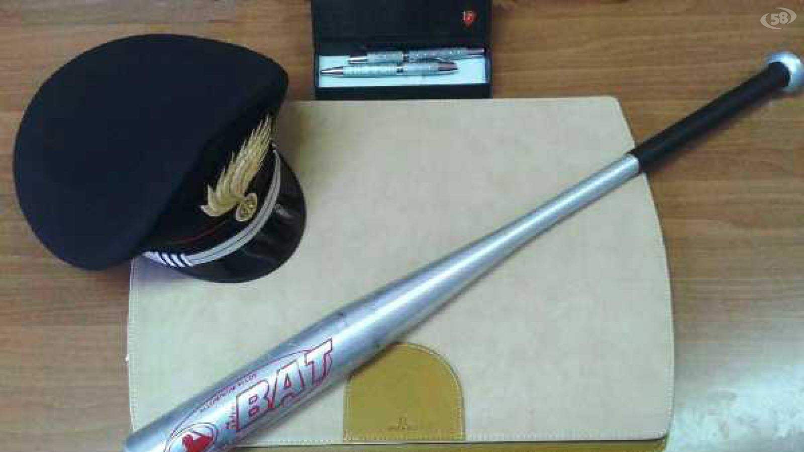 carabinieri mazza da baseball